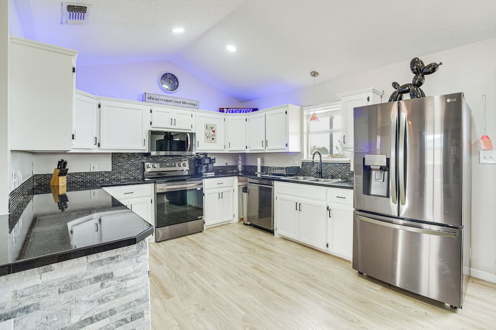 New Mexico Smart Home w/ Private Yard & Grill - Tucumcari, NM