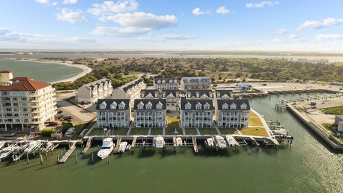 South Breeze 3 Bedroom Townhouse by RedAwning