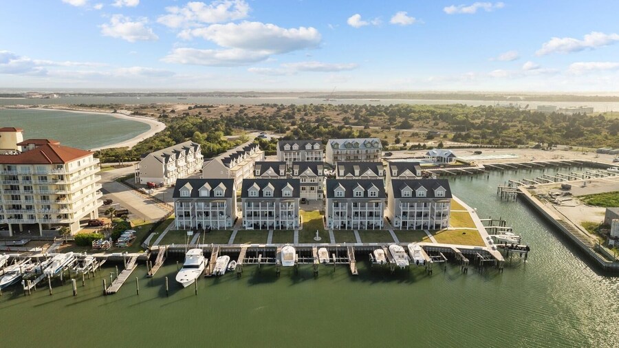 South Breeze 3 Bedroom Townhouse by RedAwning