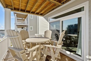 Outdoor dining - South Breeze 3 Bedroom Townhouse by RedAwning (Beaufort)