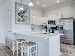 House, 3 Bedrooms | Private kitchen | Fridge, oven, stovetop, coffee/tea maker - Pelican Reef Or104 3 Bedroom Home by RedAwning (Rockport)