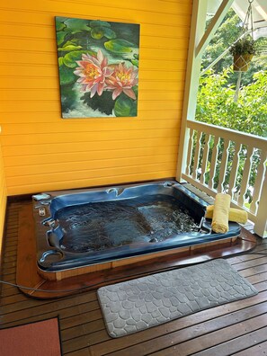 Outdoor spa tub - One Bedroom Gites for 2 People With Separate Toilet (Sainte-Anne)