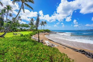 On the beach - Lae Nani 212, AC, Ocean View, Tropical Oasis, Steps to Beach and Town (Kapaa)