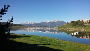 Marina - On Lake. Walk to Marina, Concerts, Parks, Dining. Hip Updated Unit. Big Yard (Dillon)