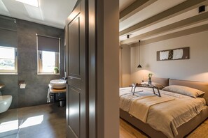 4 chambres, fer et planche à repasser, Wi-Fi, literie fournie