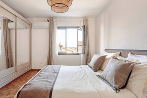 4 soverom, strykejern/-brett, wi-fi og sengetøy