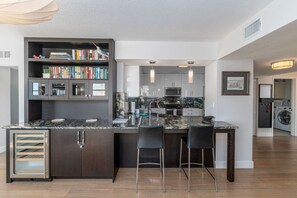 Fridge, microwave, oven, stovetop - Isla Del Sol Top Floor Bahia Vista 541 (St. Petersburg)