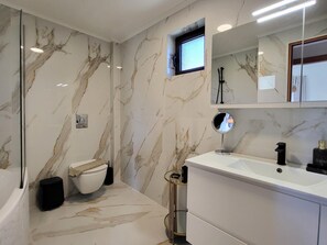 Dusche, Haartrockner, Handtücher, Seife