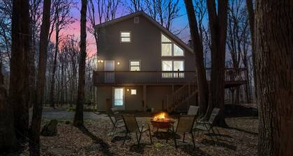 Spacious and Remodeled Cabin in Poconos Mountain Resort. Hot Tub and Game Room!