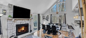 Spacious and Remodeled Cabin in Poconos Mountain Resort. Hot Tub and Game Room!