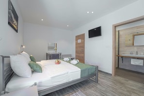 3 chambres, fer et planche Ă repasser, Wi-Fi, draps fournis