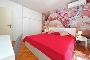 1 bedroom, WiFi, bed sheets