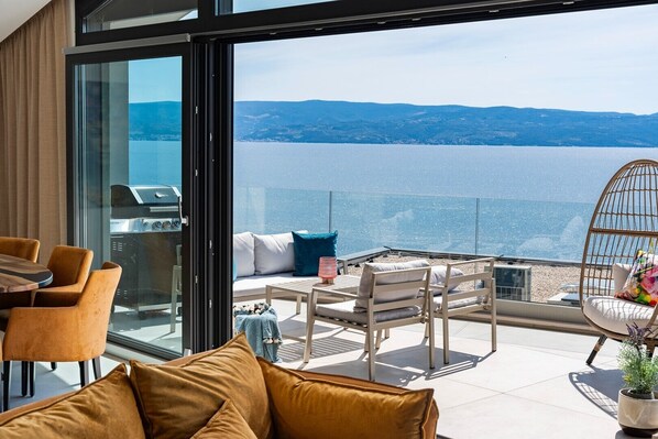 Interior - Villa Flower with 3 en-suite bedrooms, heated pool, sea views (Jesenice)