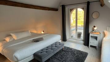 Family House | Blackout drapes, iron/ironing board, free WiFi, bed sheets