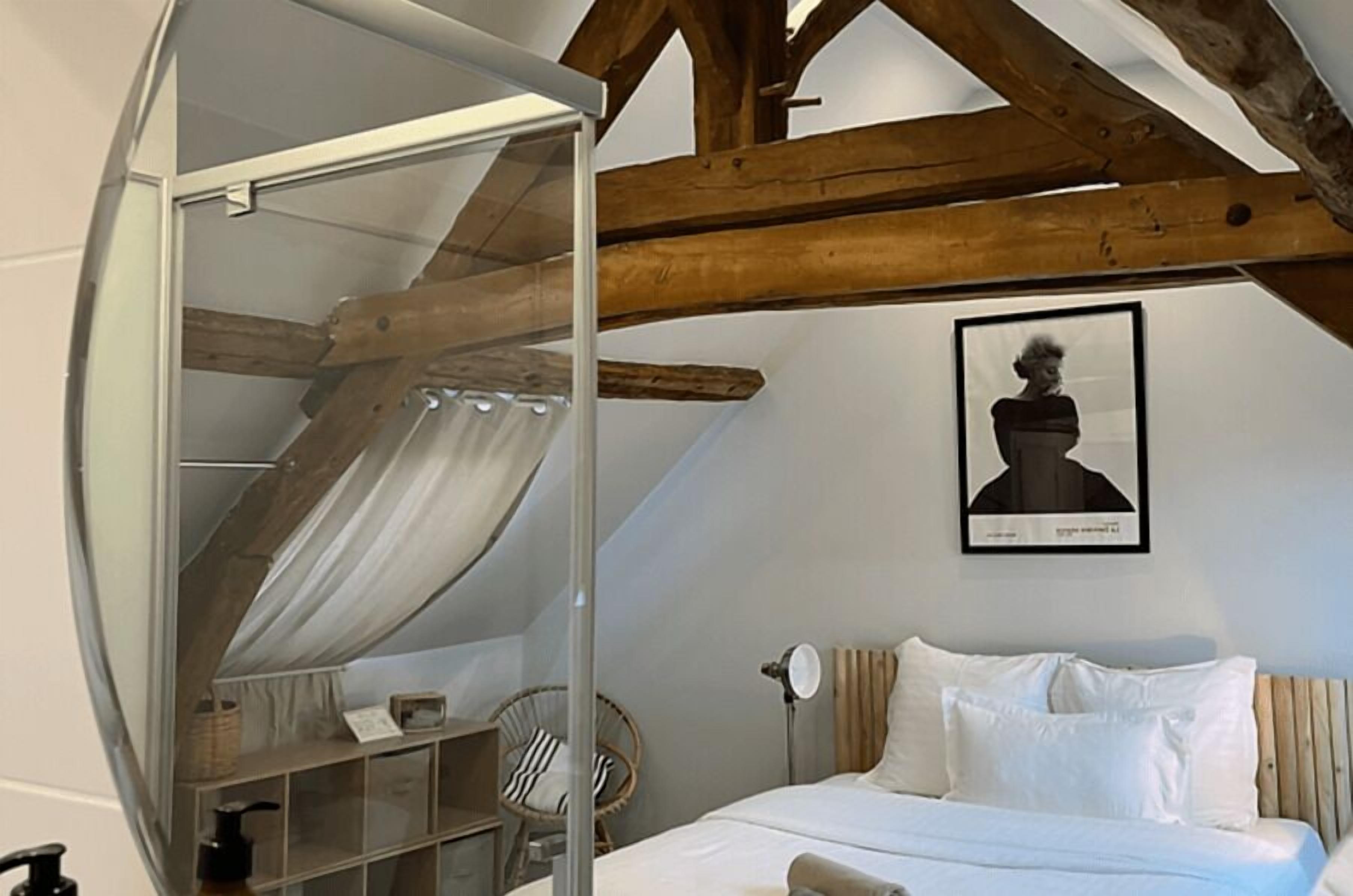 Rideaux occultants, fer et planche à repasser, Wi-Fi gratuit