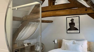 Blendingsgardiner, strykejern/-brett, wi-fi (inkludert) og sengetøy