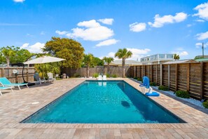A heated pool - PET FRIENDLY! CLOSE TO 3 BEACH ACCESS POINTS! PRIVATE POOL! 6 SEATER GOLF CART AVAILABLE! 4/2 BUNGALOW SLEEPS 10! (Panama City Beach)