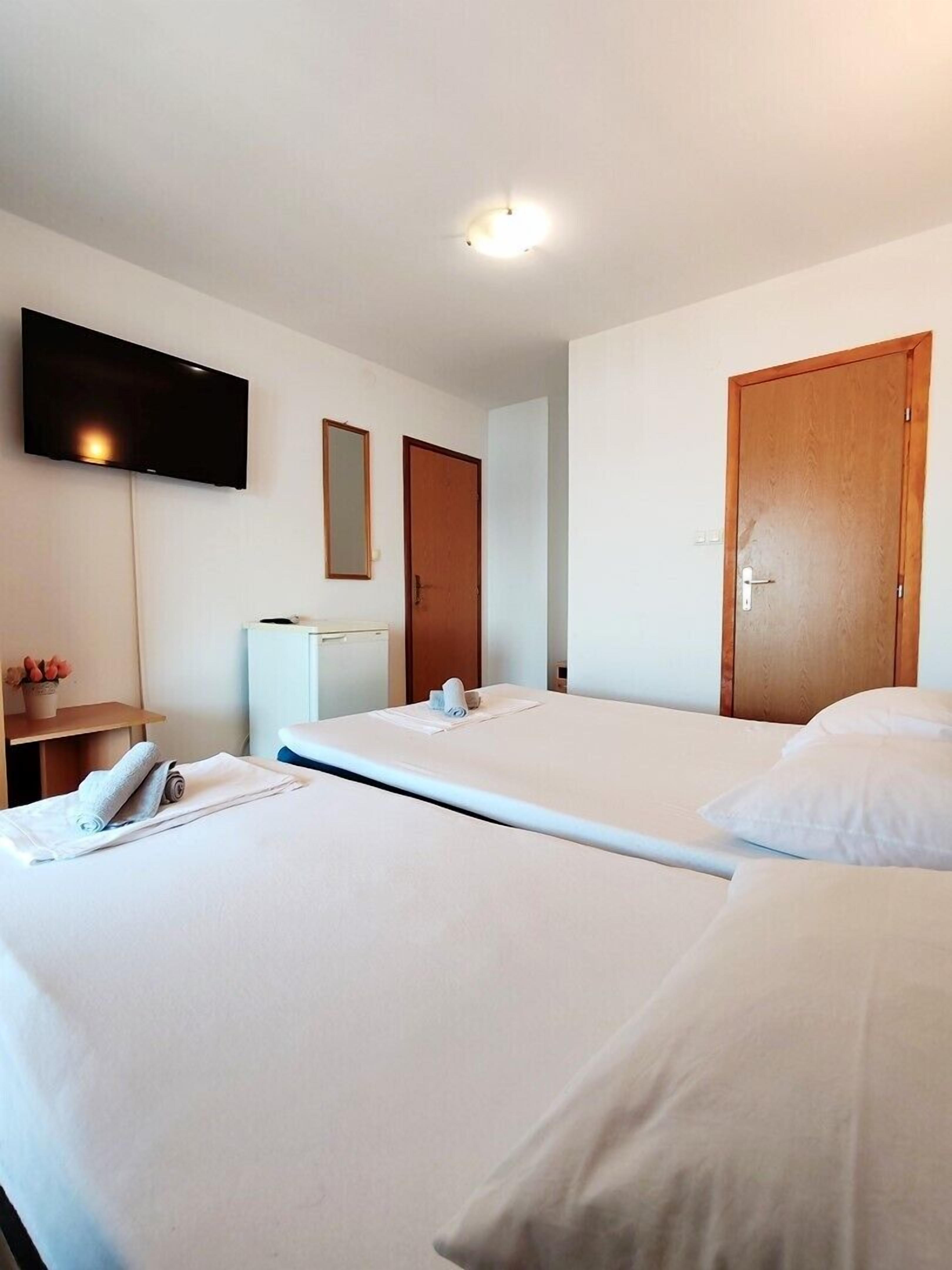 WiFi, bed sheets