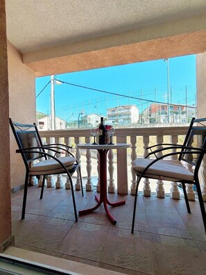 تناول الطعام بال�خارج