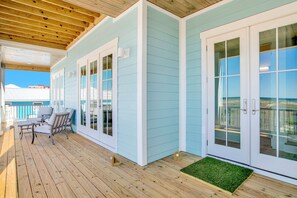 Terrace/patio - Summertime Blues - Beachfront, Private Heated Pool, Pet Friendly (Gulf Shores)
