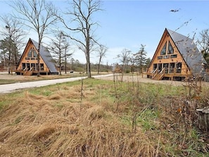 Property grounds - Farrel (Trout) Modern Tiny Cabin - The Alps of Hochatown (Broken Bow)