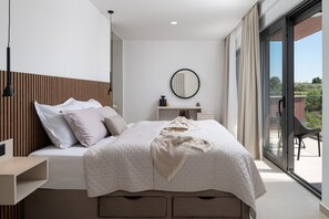 4 chambres, fer et planche à repasser, Wi-Fi, literie fournie