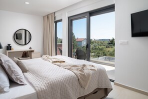 4 habitaciones, tabla de planchar con plancha, wifi y ropa de cama