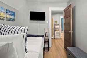 3 bedrooms, desk, iron/ironing board, WiFi