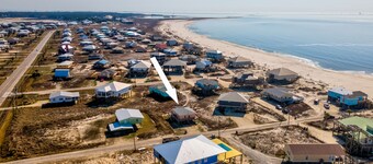 Gulf Beachside 2 Bedroom, 1 Bath, Pet Friendly, Adorable!