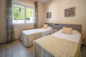 2 chambres, fer et planche à repasser, Wi-Fi gratuit, draps fournis