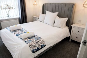 3 bedrooms, desk, iron/ironing board, WiFi