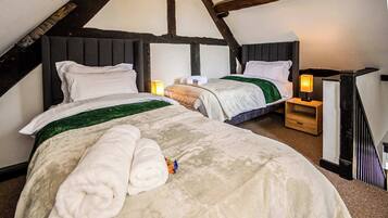 2 bedrooms, desk, iron/ironing board, WiFi