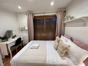 1 chambre, bureau, fer et planche à repasser, Wi-Fi gratuit