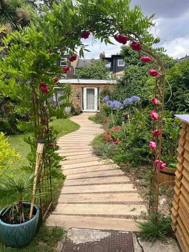 Sunny London Garden Apartment
