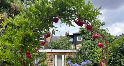 Sunny London Garden Apartment