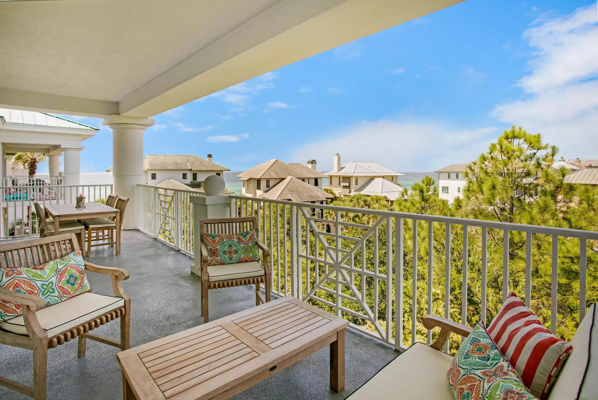 Beachfront - Pool - Beach Chair Set Up - Private Beach!
