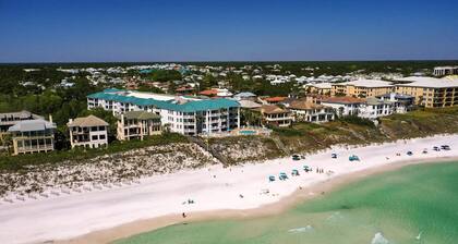 Beachfront - Pool - Beach Chair Set Up - Private Beach!