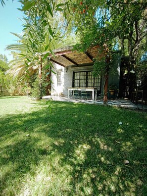 Outdoor dining - Casa Alba Linda, en lo mas Lindo de Chacras de Coria, Mendoza (Luján de Cuyo)