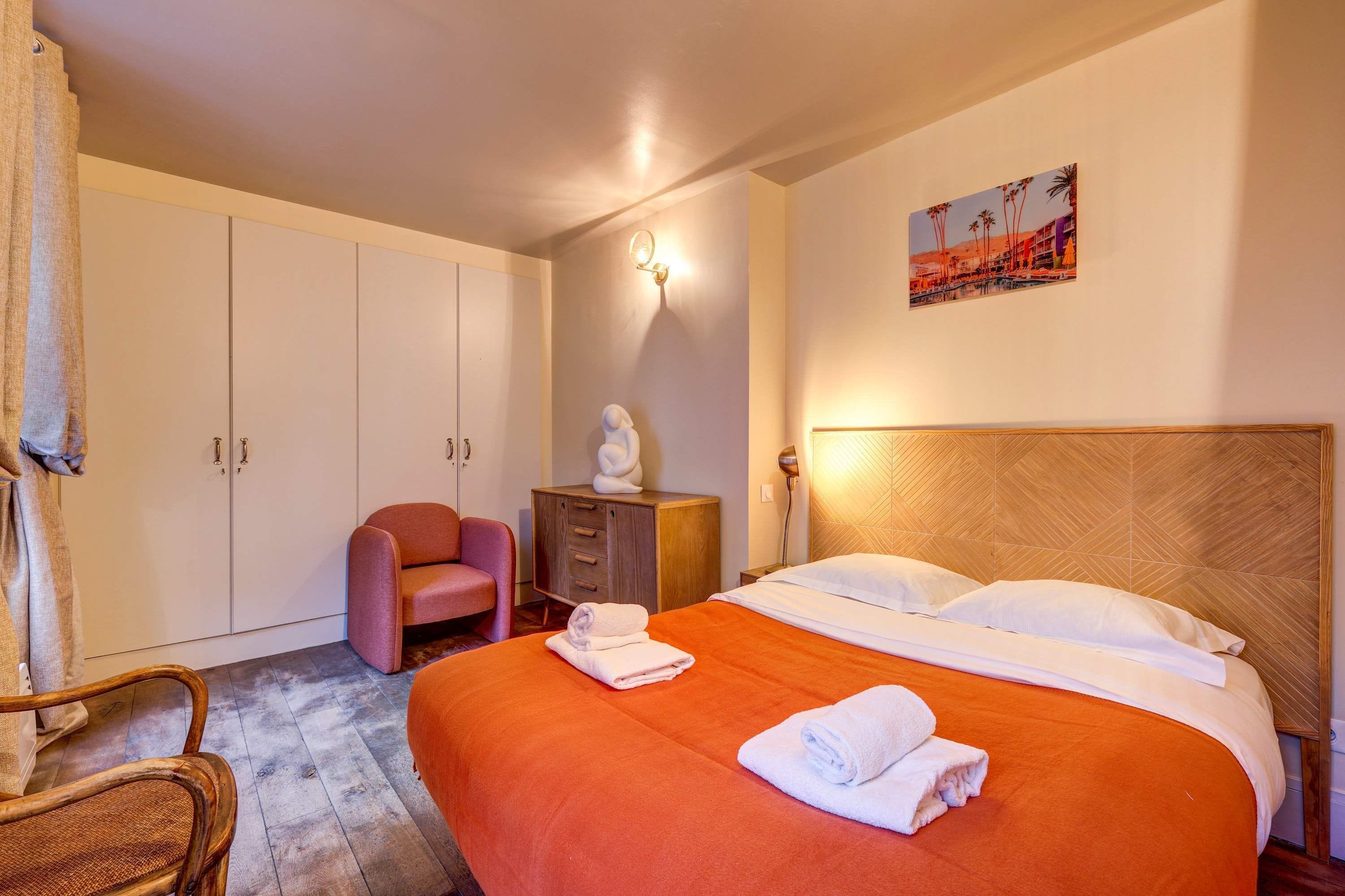 3 quartos, escrivaninha, ferros/tábuas de passar roupa, Wi-Fi