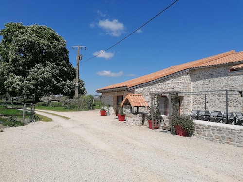 Gîte à la Campagne, 3km de Parthenay. Idéal Pour Séjours en Famille Entre Amis