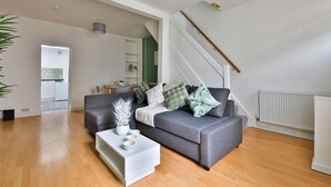 Apartment | Living area - Urban Central 2 Bed House (Cardiff)
