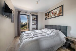 3 bedrooms, iron/ironing board, free WiFi