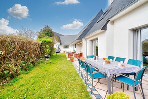 Outdoor dining - Indoor swimming pool - sauna for 9 at Loctudy (Loctudy)