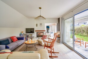 TV, fireplace - Indoor swimming pool - sauna for 9 at Loctudy (Loctudy)