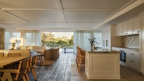 Interior - Aquarium - beachfront Pottsville home with pool (Pottsville)