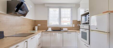 Frigorifero, microonde, forno, lavastoviglie