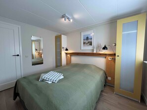 4 室のベッドルーム、セーフティボックス (室内)、旅行用ベビーベッド、WiFi