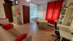 Loft, 1 Bedroom, Accessible, Smoking | Living area
