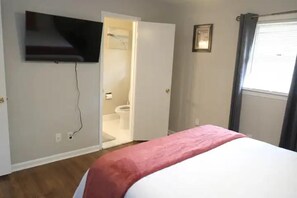 3 sovrum, värdeförvaringsskåp på rummet och skrivbord