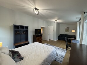 4 bedrooms, desk, iron/ironing board, travel crib